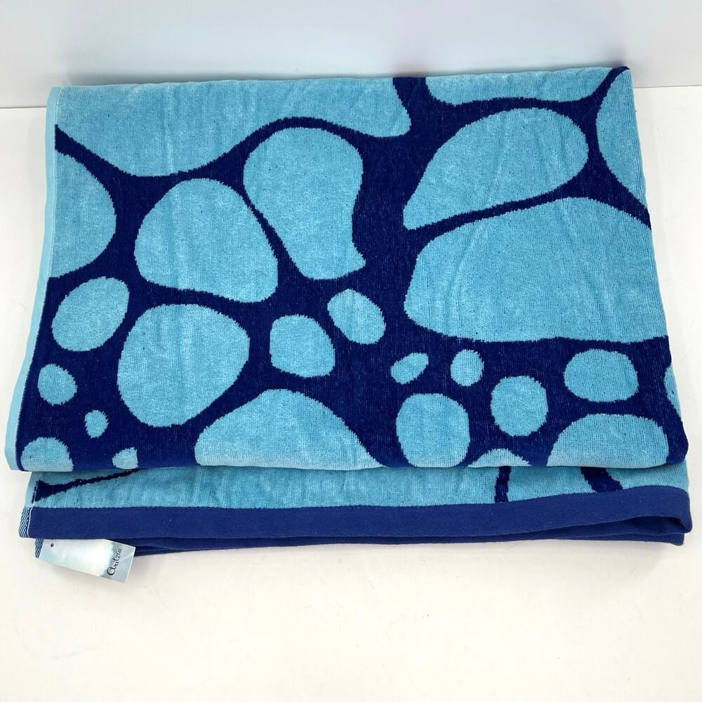 Aritzia Sorel out jumbo beach towel. Designer - Picture 3 of 8